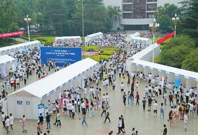 最特別的就業(yè)季 線(xiàn)下招聘會(huì)已提供上萬(wàn)個(gè)崗位